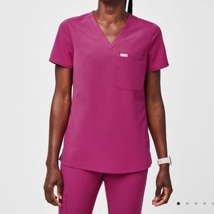 Figs Catarina one pocket scrub top, raspberry sorbet